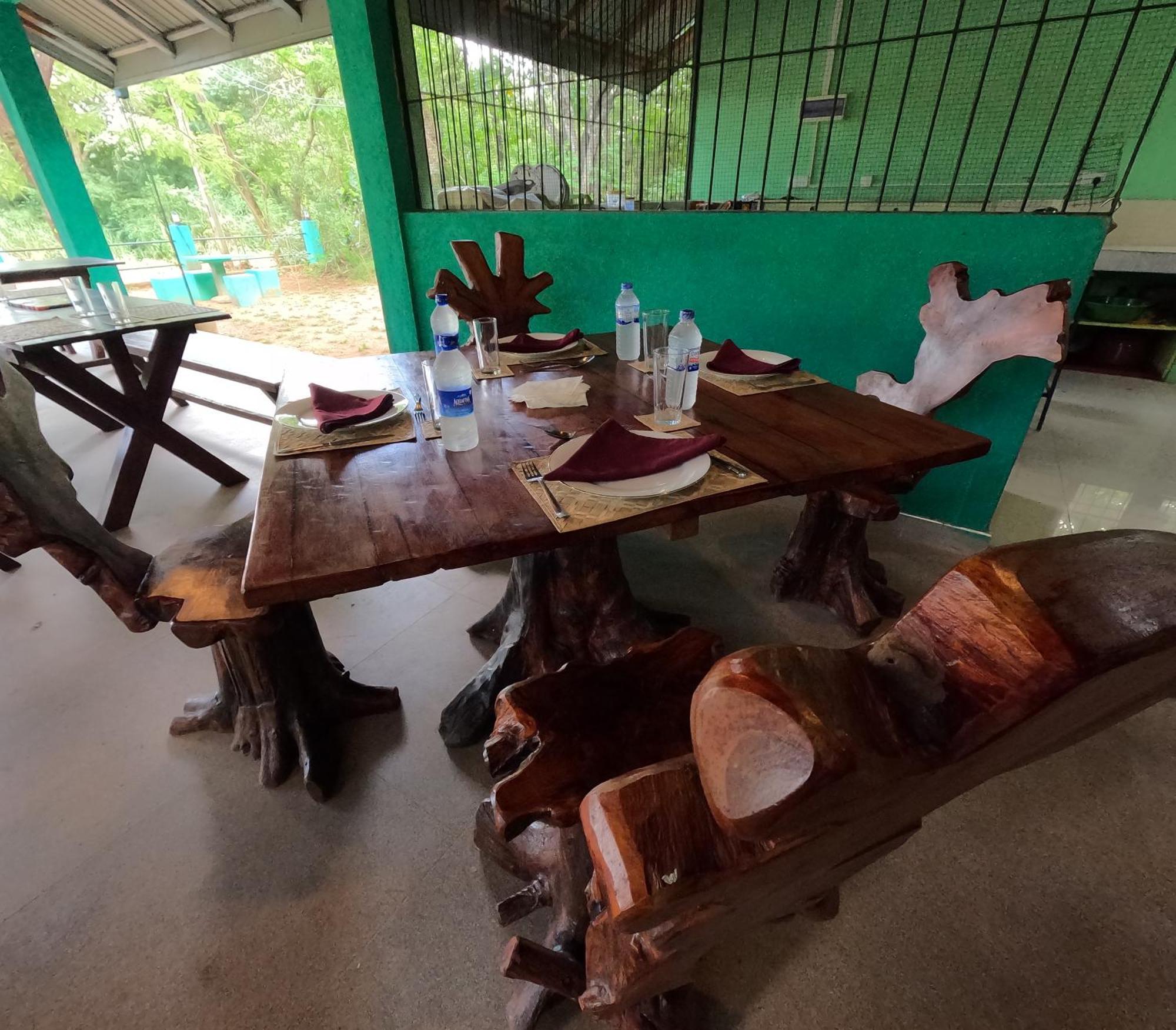 Spice Village Hotel & Restaurant Habarana Buitenkant foto