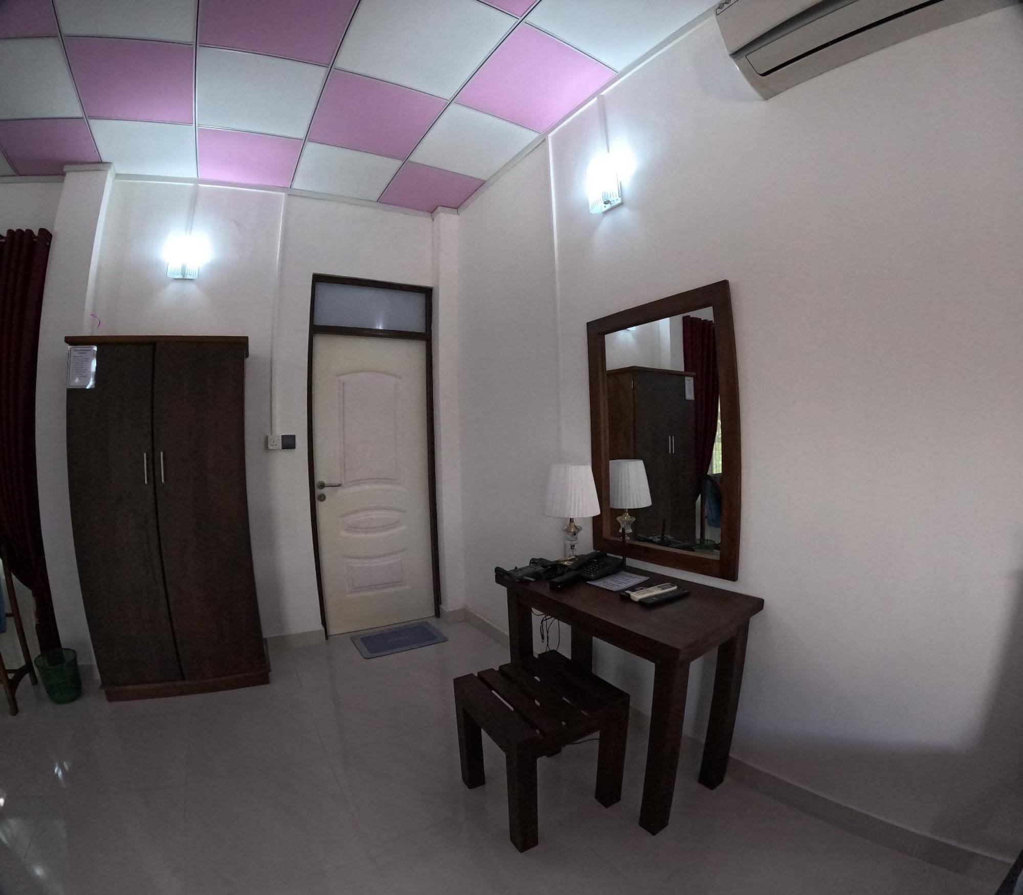 Spice Village Hotel & Restaurant Habarana Buitenkant foto