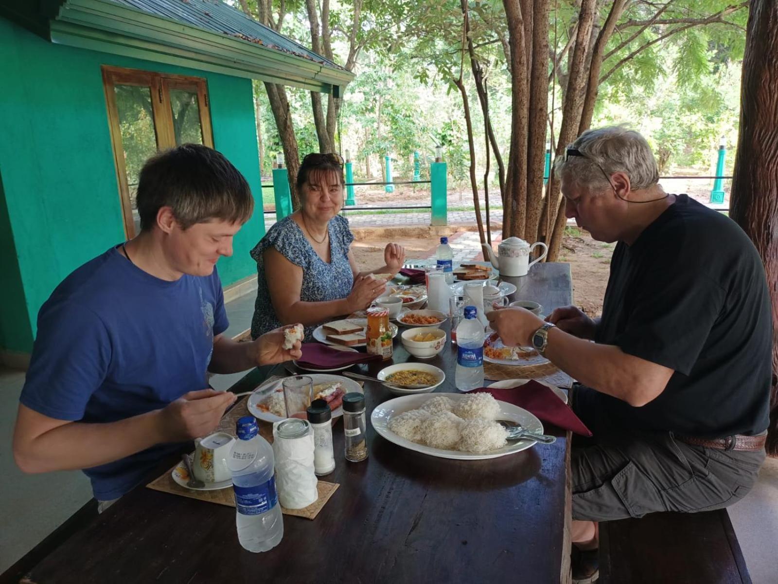 Spice Village Hotel & Restaurant Habarana Buitenkant foto